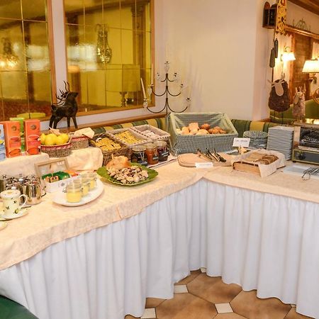 Hotel Corona Пінцоло Екстер'єр фото
