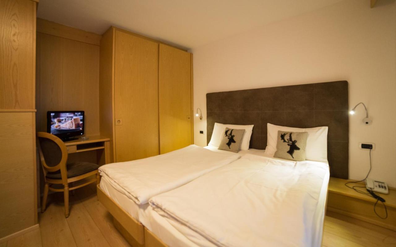 Hotel Corona Пінцоло Екстер'єр фото