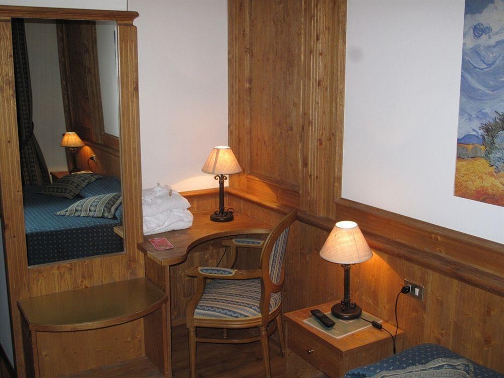 Hotel Corona Пінцоло Екстер'єр фото