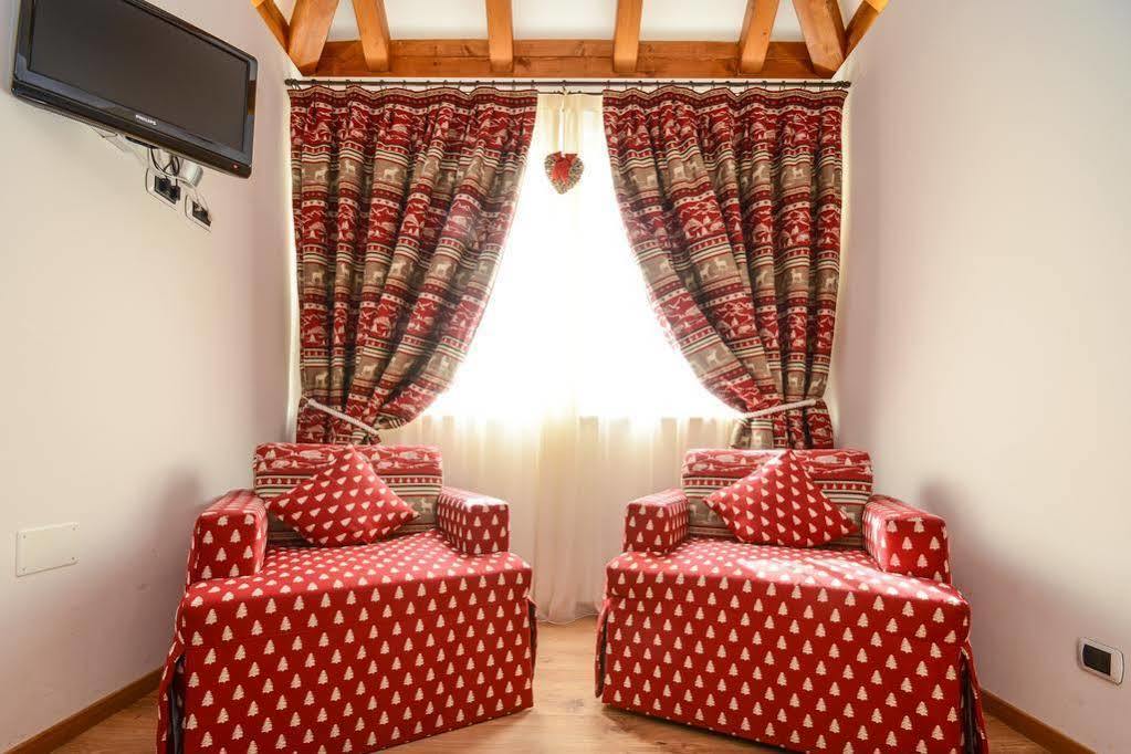 Hotel Corona Пінцоло Екстер'єр фото