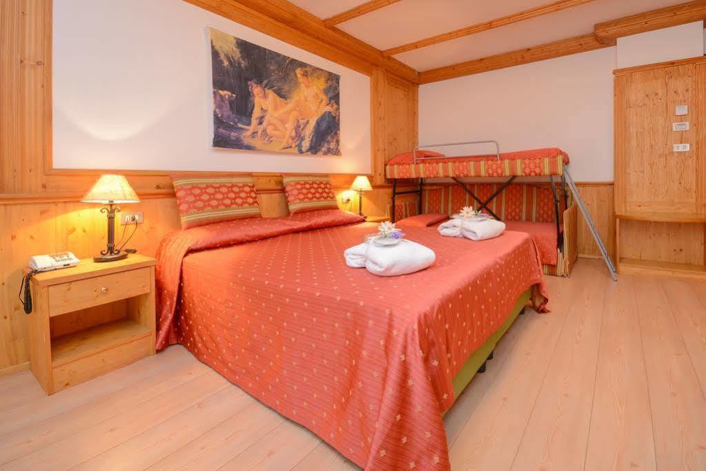 Hotel Corona Пінцоло Екстер'єр фото