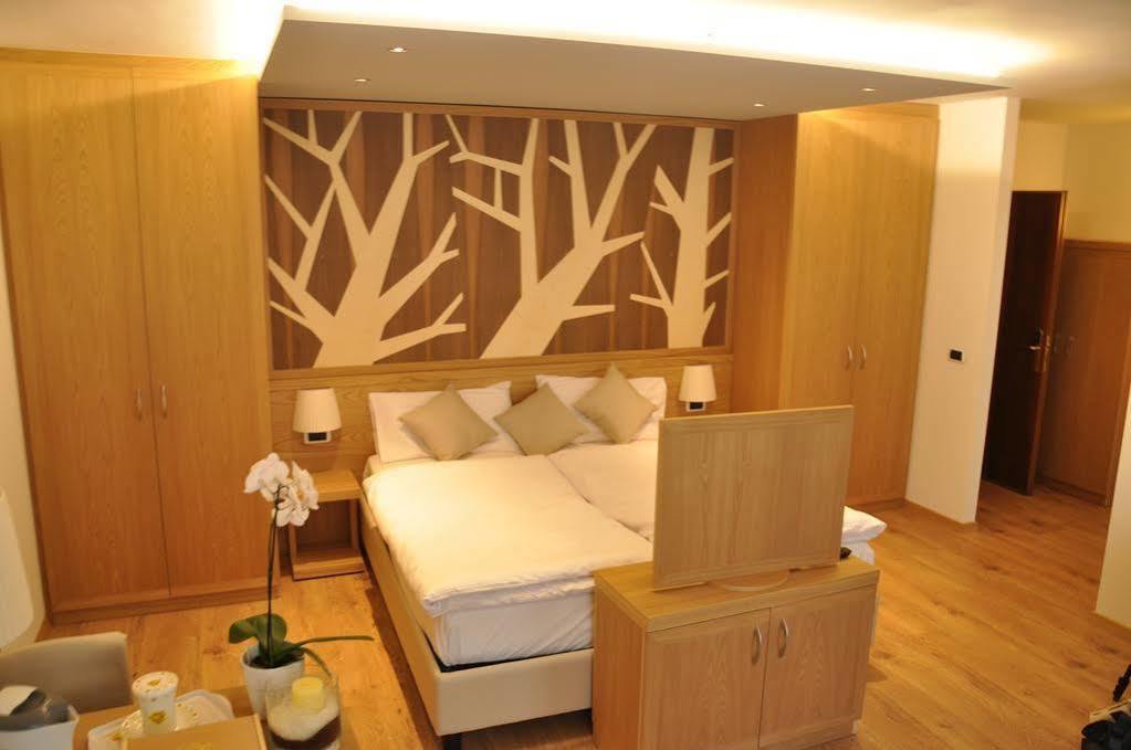 Hotel Corona Пінцоло Екстер'єр фото