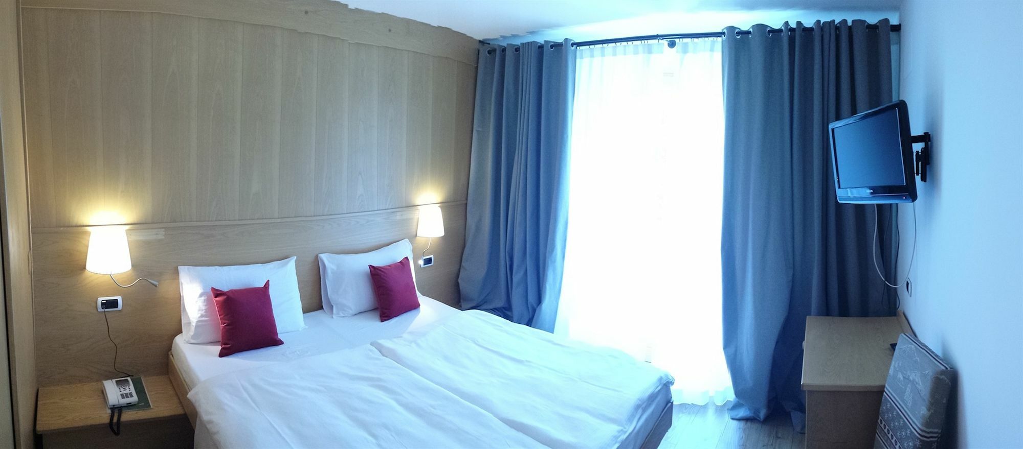 Hotel Corona Пінцоло Екстер'єр фото